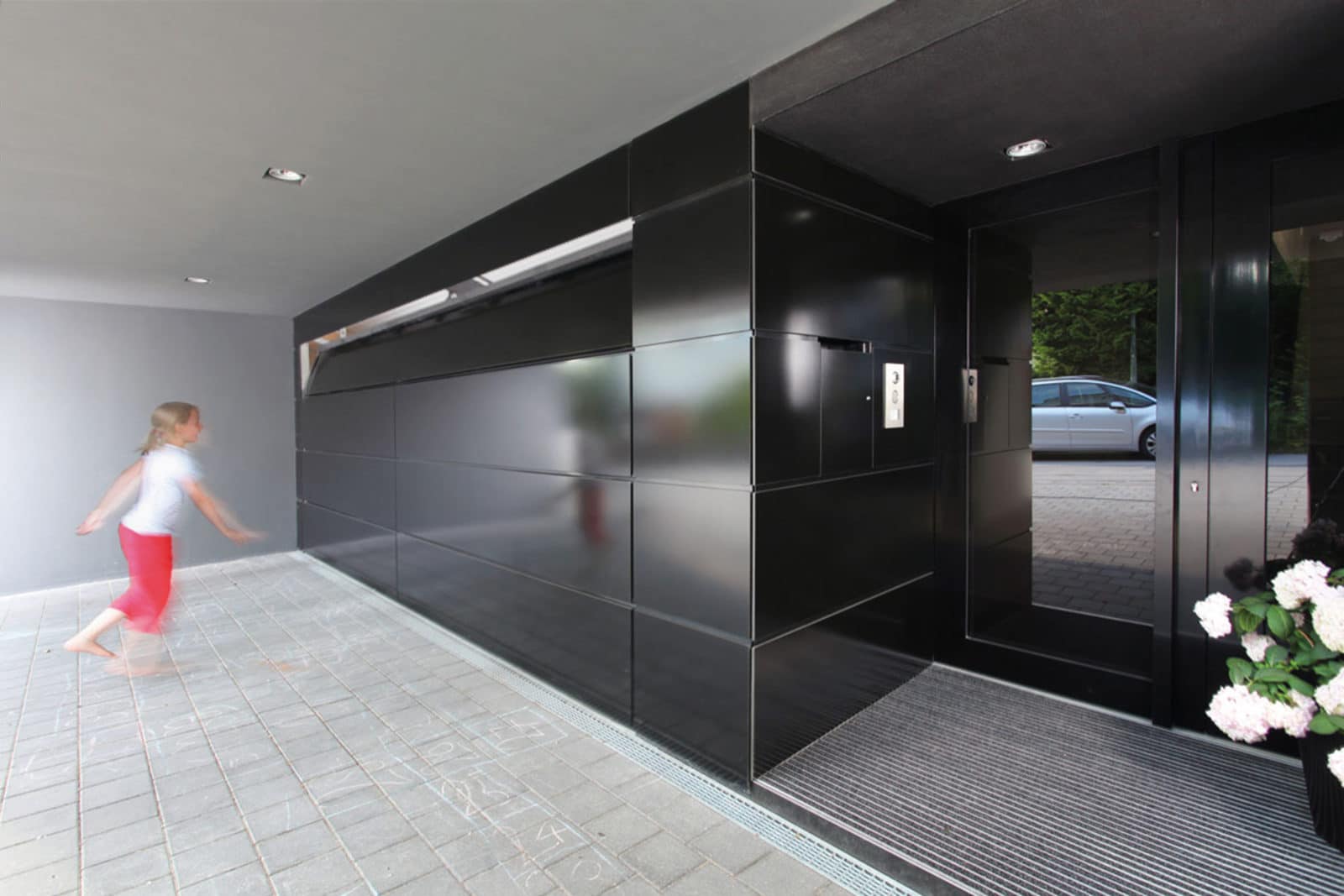 Deckensektionaltor mit Lüftungsfunktion