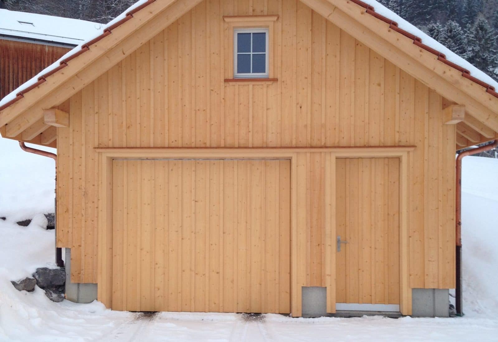 Kipptor mit Holzbeplankung